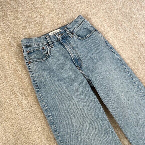 Abercrombie & Fitch High Rise 90s Relaxed Blue Jeans 26/2 - Picture 3 of 11